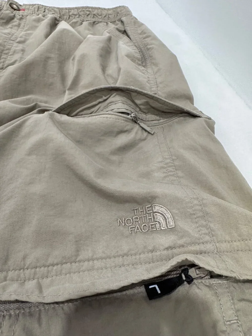 The North Face Men's Size M Convertible Nylon Cargo Pants Khaki Zip-Off Legs